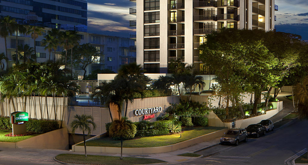 Courtyard Miami Coconut Grove Hotel Exterior foto
